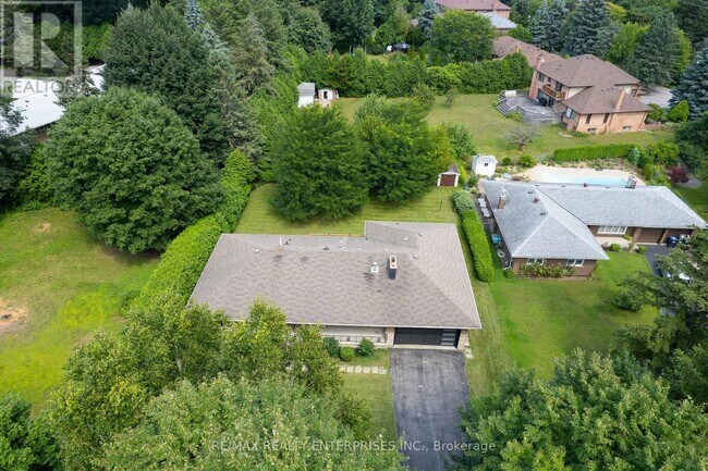 Building Photo - 2037 Lynchmere Ave