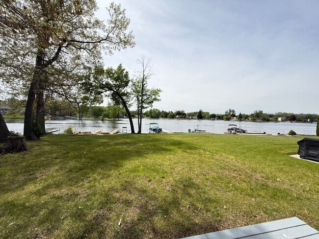 Foto del edificio - Lakefront Home on Lake Columbia – Private Dock & Spacious Backyard