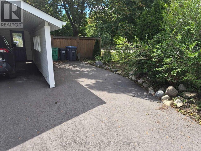 Building Photo - 40 Meadowland Dr