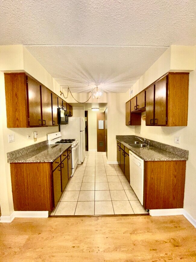Building Photo - 259 Stoneybrook Ln