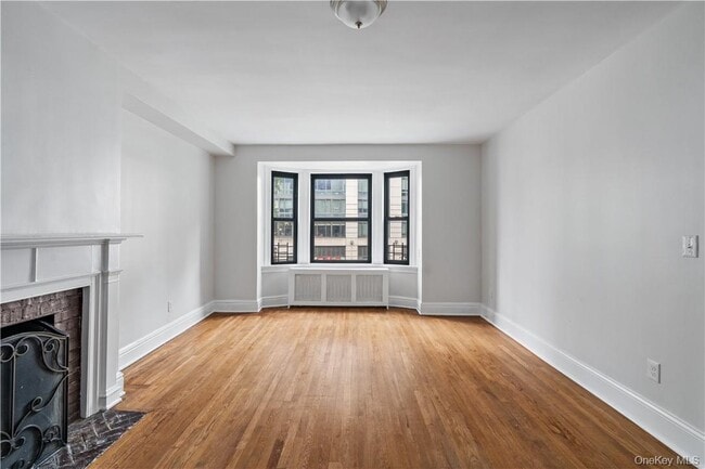 Building Photo - 250 Martine Ave