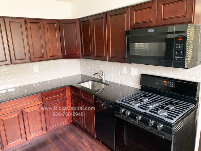 Foto del edificio - 46U Michael Rd