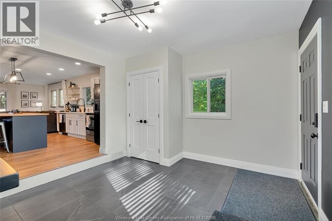 Photo du bâtiment - 255 Edward Rd