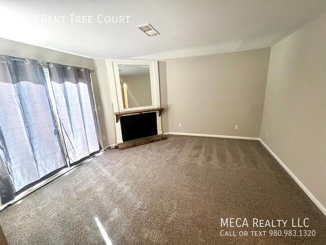 Building Photo - 6143 Bent Tree Ct