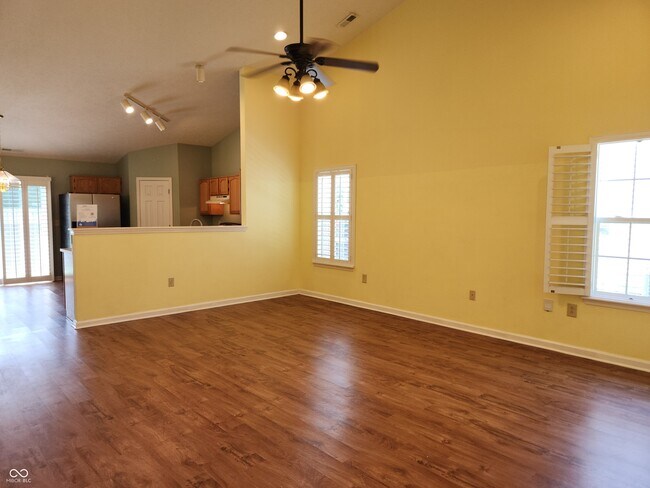 Foto del edificio - 10521 Sand Creek Blvd