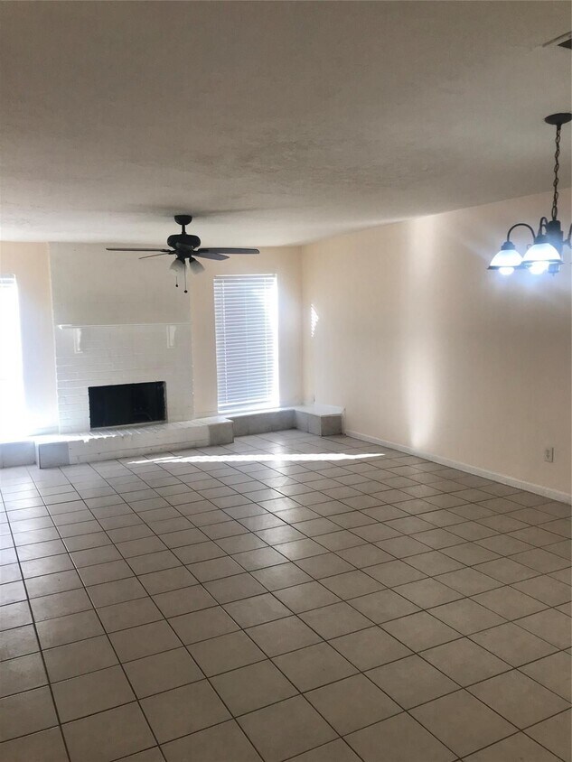 Foto principal - 8646 Maplecrest Dr