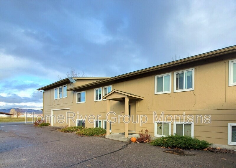 Primary Photo - 909 Pattee Creek Dr