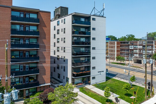 Photo du bâtiment - 82 Warren Road