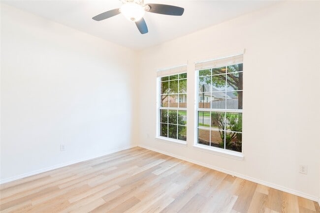 Foto del edificio - 5105 Spyglass Ln