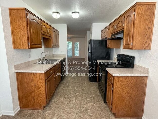 Building Photo - 3 bedroom Duplex with unique floor plan fo...