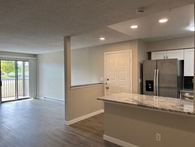 Building Photo - Newly Remodeled 2Bedroom 2 Bathroom Condo ...