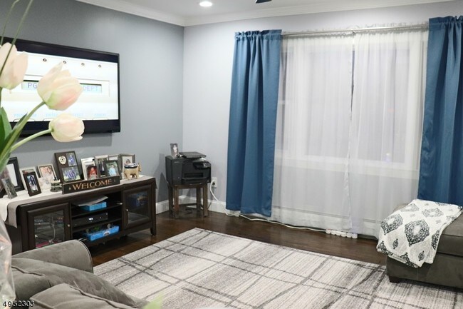 Foto del edificio - 36 Weaver Ave