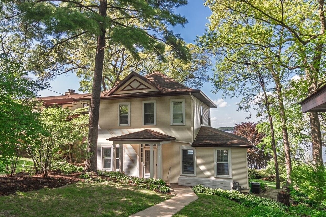 Primary Photo - 5026 Lake Mendota Dr