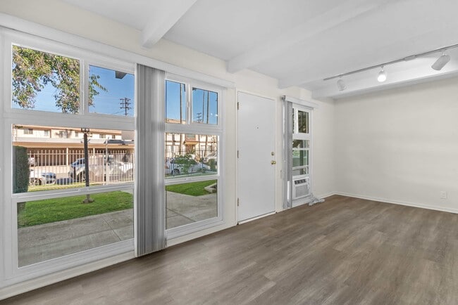 Building Photo - 10110  Camarillo Pl.