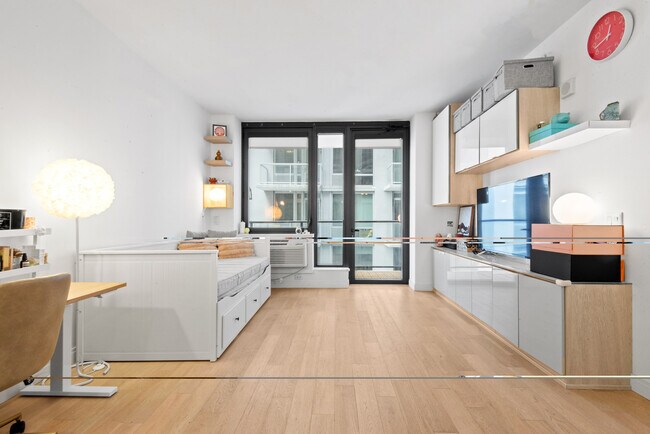 Building Photo - 160 1st St