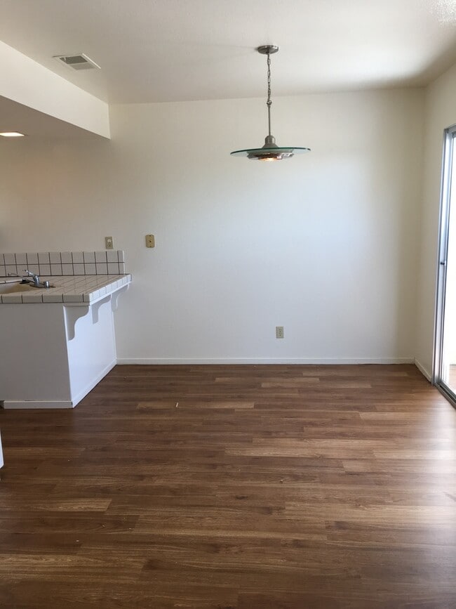 Foto del edificio - 1961 Moss Beach Ct