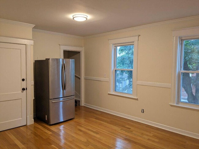 Eat-In Kitchen - 14 Porter St