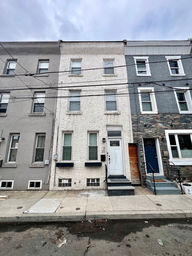 Building Photo - Stunning 4-Bedroom Townhome in the Heart of Fishtown! Available NOW!