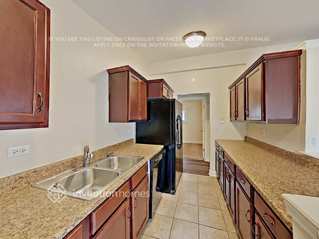 Foto del edificio - 778 N Elmwood Dr