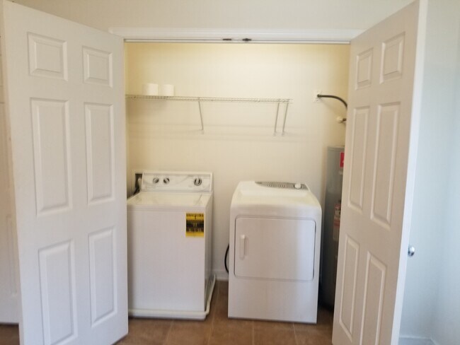 Lavadora y secadora en el apartamento. - 2521 Gravel Hill Rd