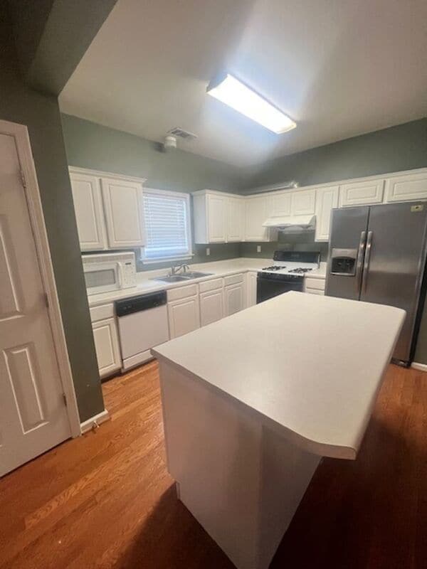 Building Photo - 1015 River Isle Cove