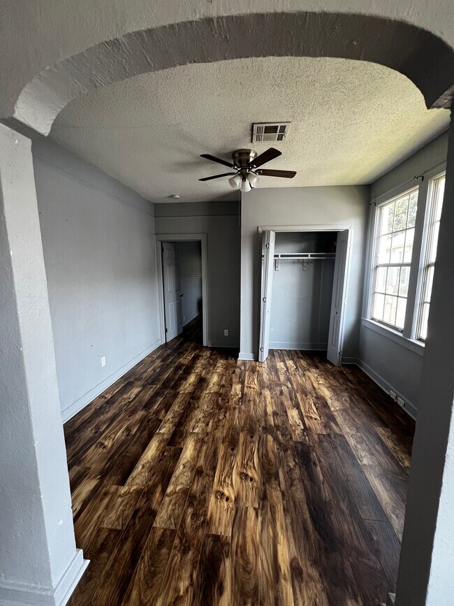 Building Photo - 846 Lebeau St