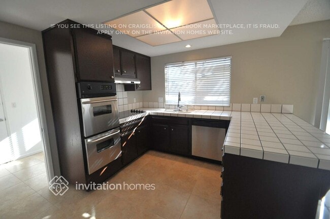 Building Photo - 2425 Grimsby Dr