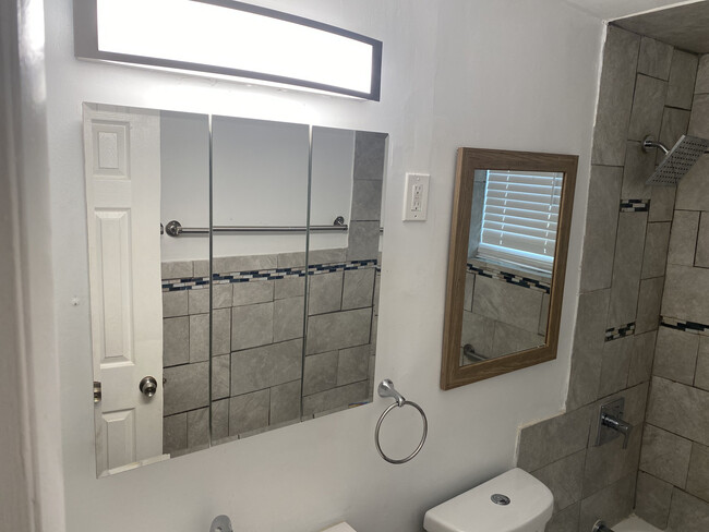 Modern bedroom - 217 19th Ave