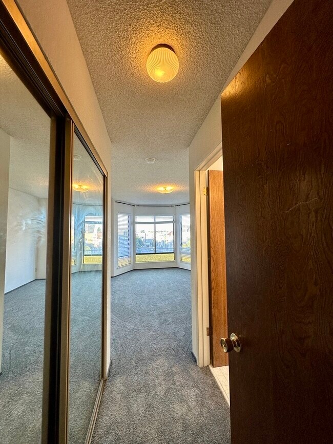 Foto del edificio - 228 North Willard-
