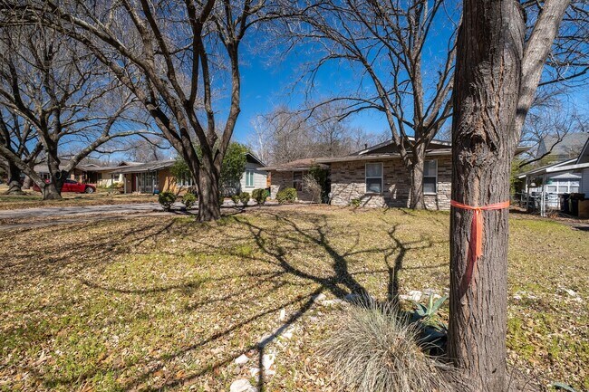 Building Photo - Charming 3-Bedroom, 2-Bath Home in Central...