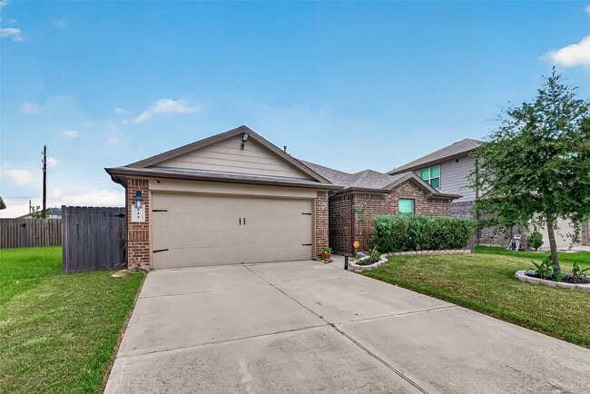 Building Photo - 811 Petunia Falls Ln