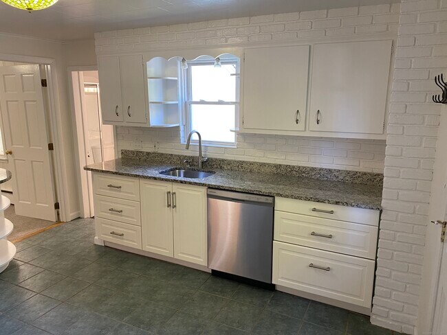 Building Photo - 81 Soundview Ave