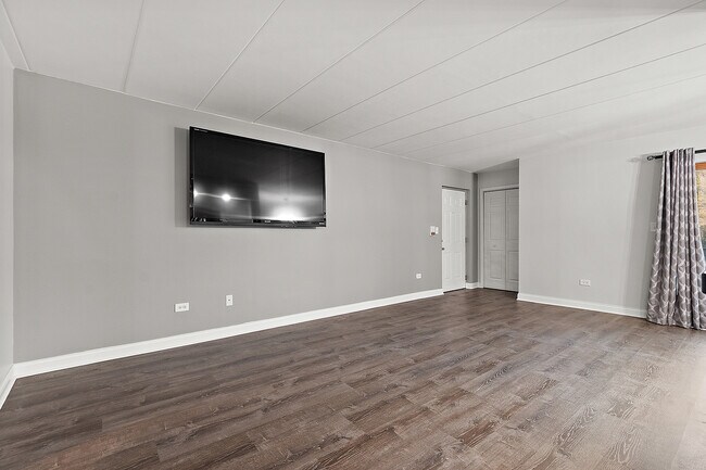 Foto del edificio - 16749 Paxton Ave