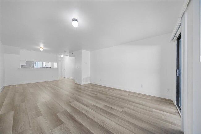 Foto del edificio - 448 W Windsor Rd