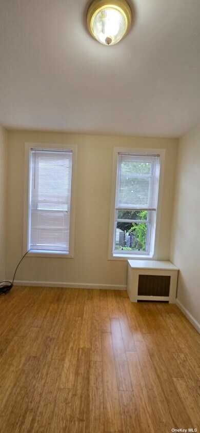Building Photo - 565 Glenmore Ave