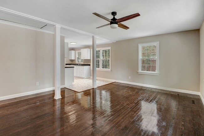 Building Photo - *RENOVATED & MOVE-IN READY* 3 BR, 2 BA in ...