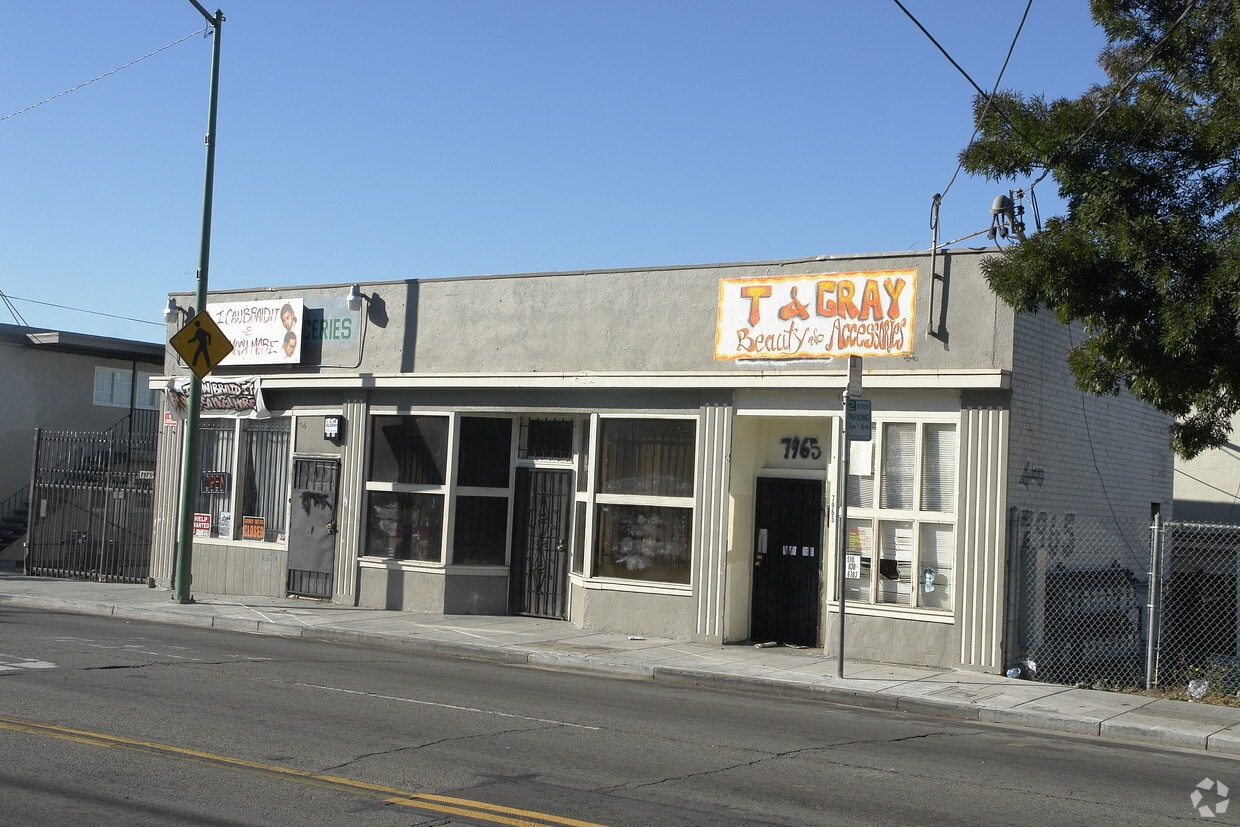 Building Photo - 7919 Macarthur Blvd