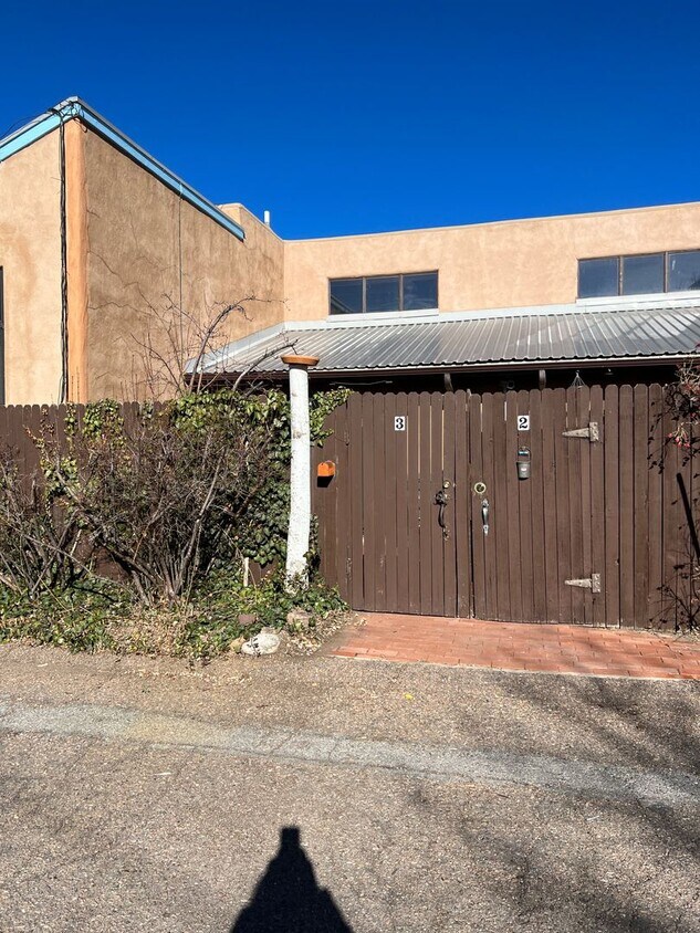 Primary Photo - Sweet Townhome Next to Rail Yard