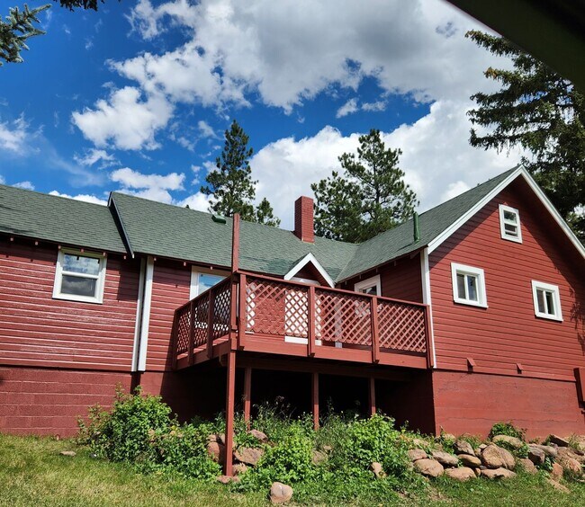 Foto del edificio - 3 BEDROOM, 3 BATH+ BONUS ROOMS ON RANCH IN...