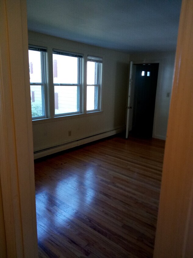 Primary Photo - 18 Quebec St