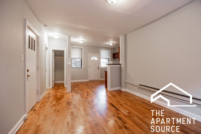 Building Photo - 4431 N Wolcott Ave