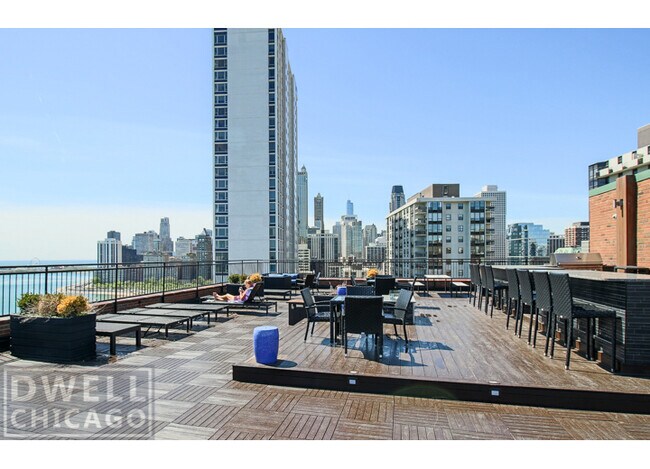 Building Photo - 1310 W North Shore Ave
