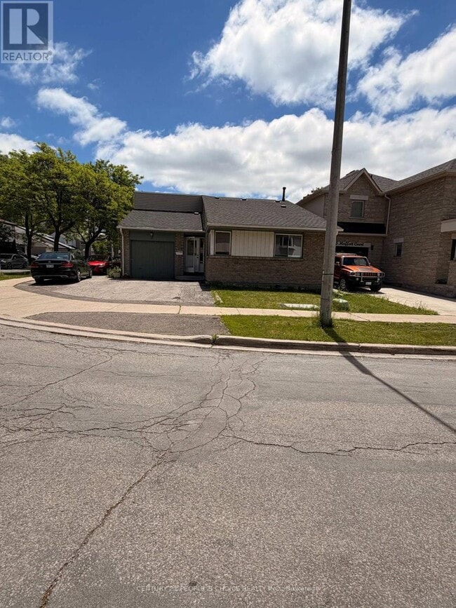 Building Photo - 7 Moffatt Ct