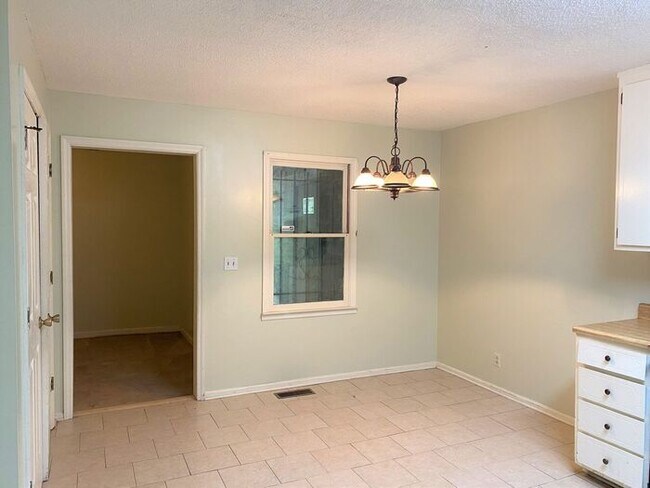 Building Photo - 428 Steeplechase
