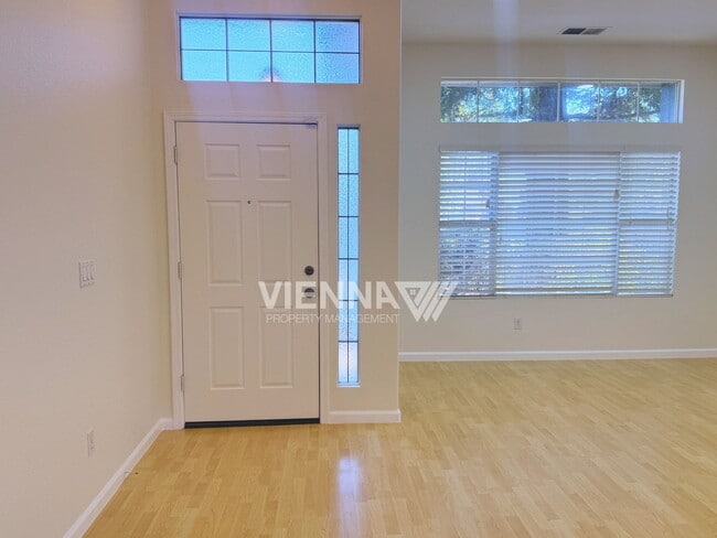 Building Photo - 2736 Genesee Dr