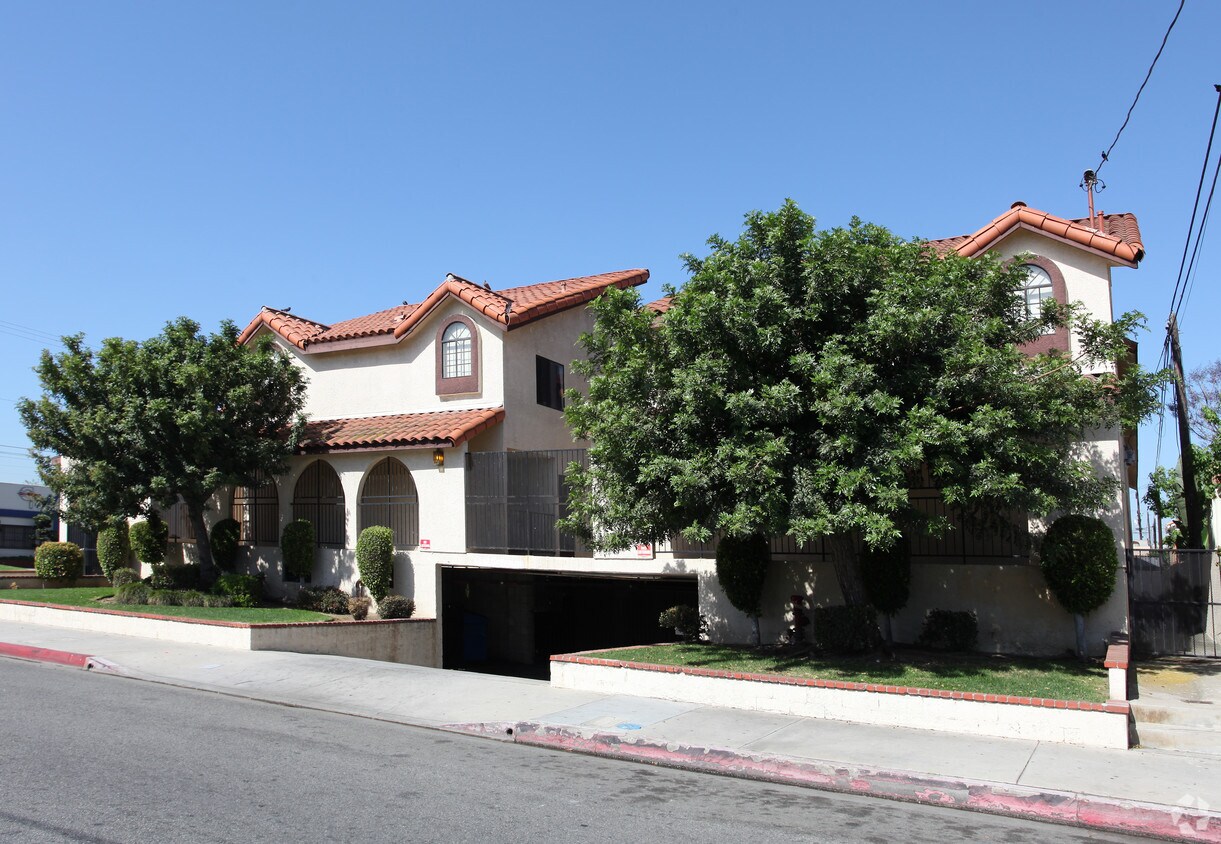 Foto del edificio - 13825 Cordary Ave