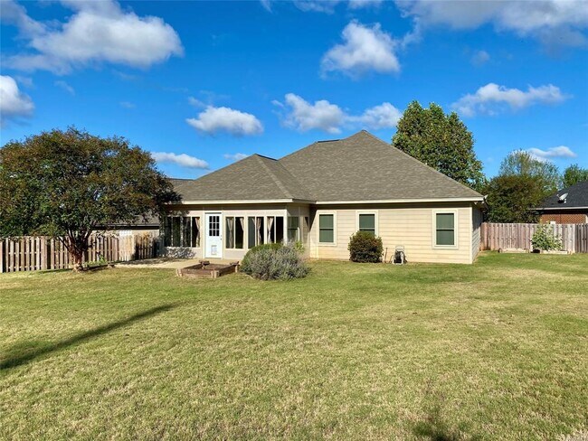 Foto del edificio - 704 Briarcliff Pl