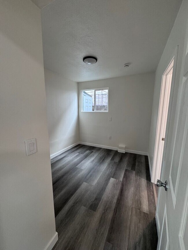 Building Photo - 2728 Orchard Pl