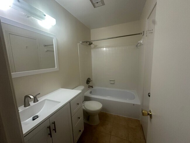 Building Photo - 1-Bedroom Apartment in Bivens South Lakefr...