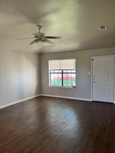 Living Room - 2103 Agate Dr